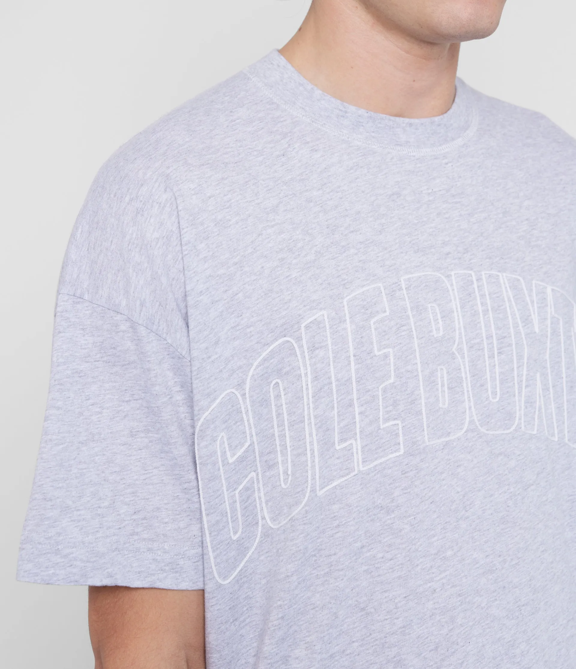 VARSITY ARCH OUTLINE T-SHIRT